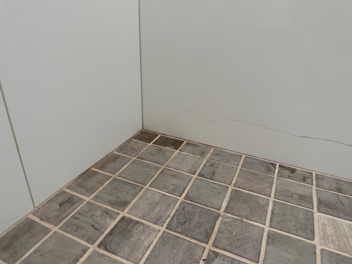 Clean bathroom after professional cleaning