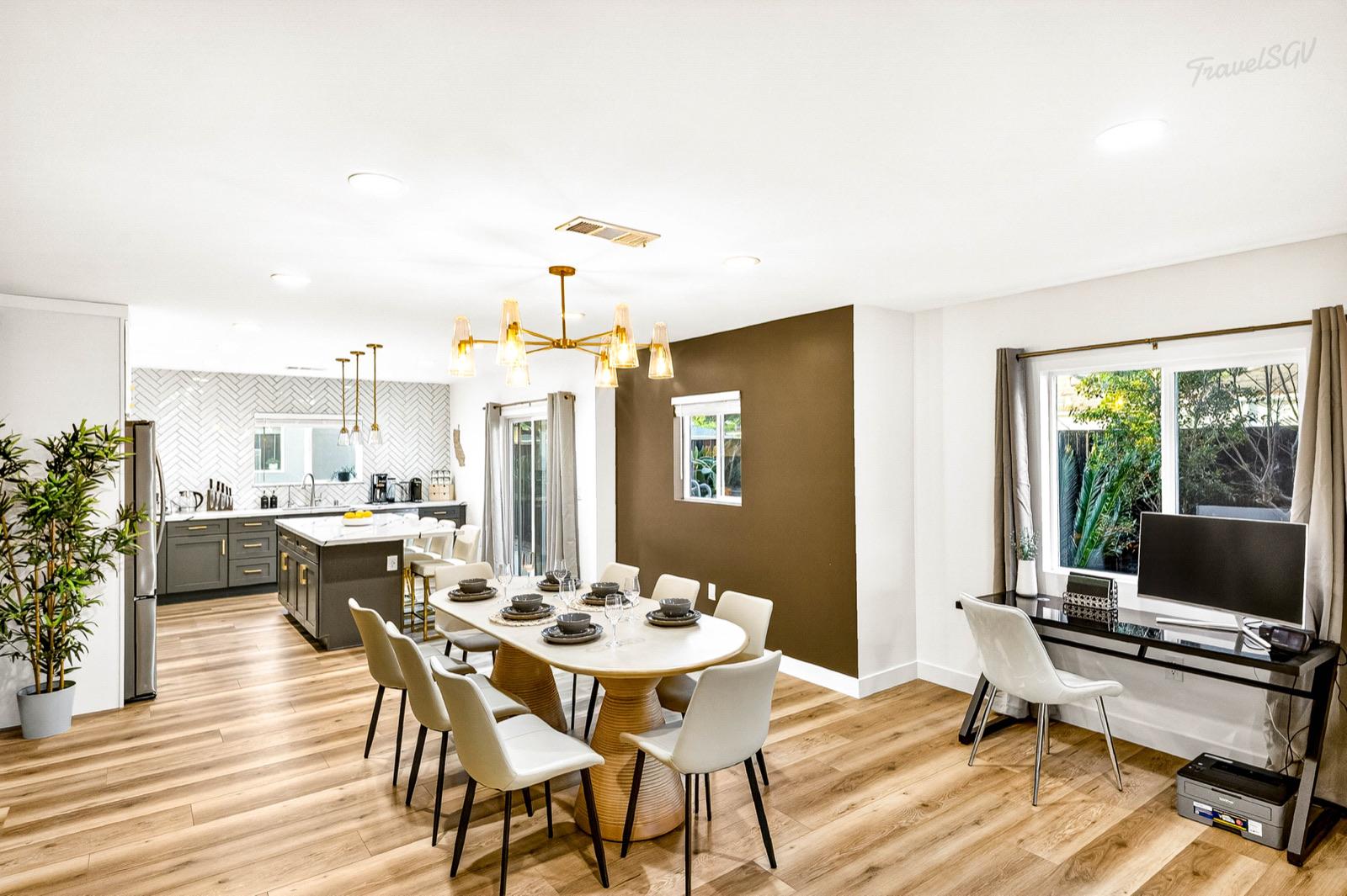 847 N San Gabriel Ave — interior gathering space